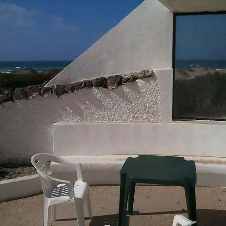 Sleeps 6 Wifi Holiday home Famara